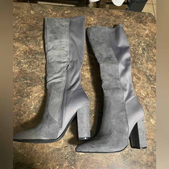 Grey boots - Picture 2 of 2